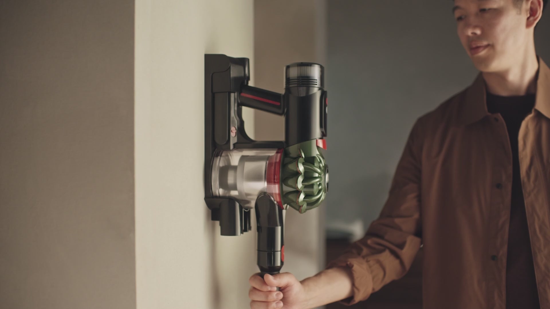 V8 Cyclone + Car Cleaning Kit cordless vacuum